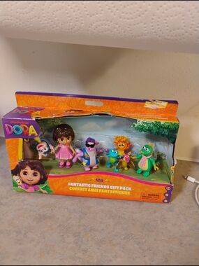 Nickelodeon Dora Fantastic Friends Pack - Pink, Green, Purple, Orange